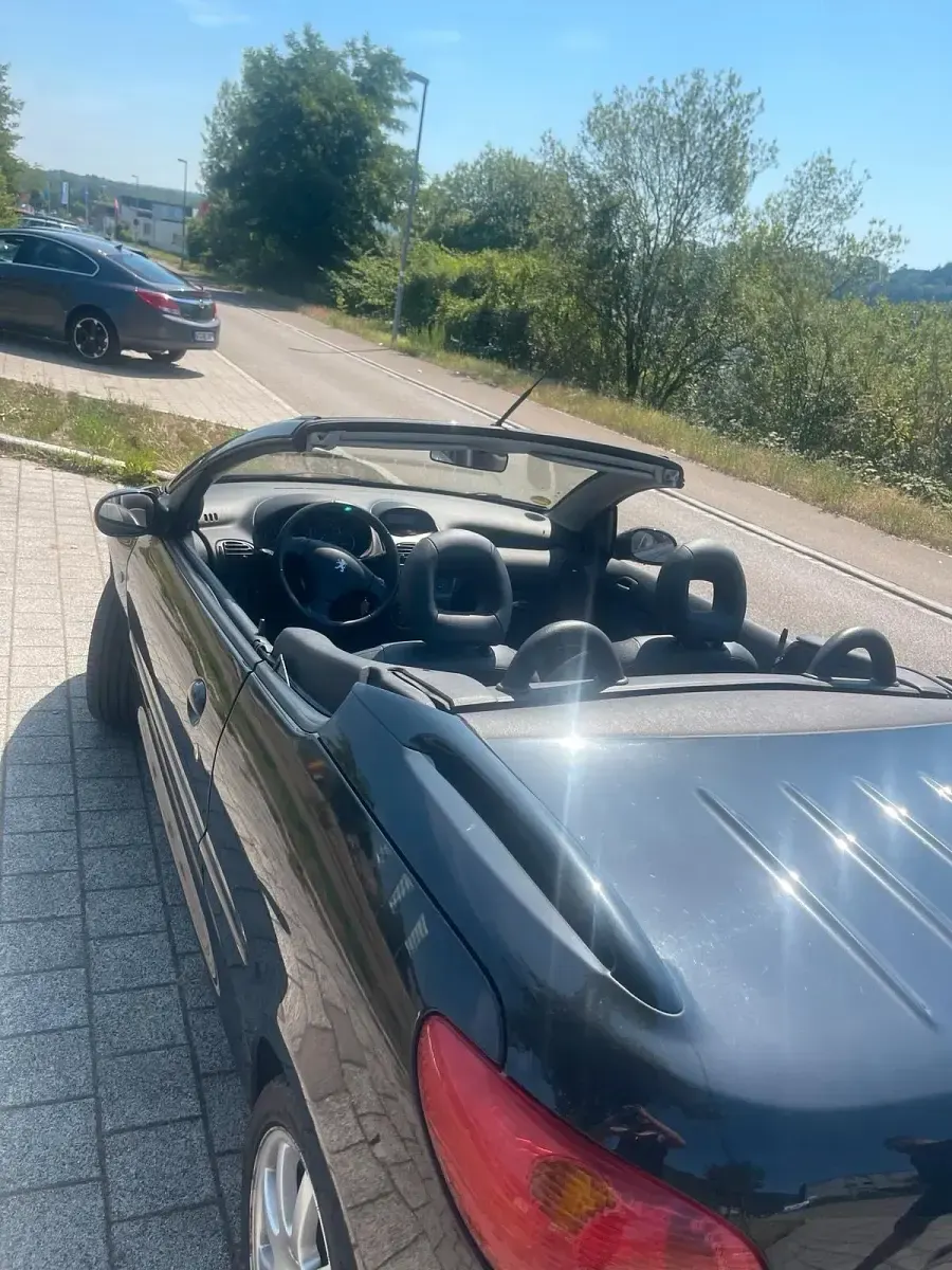 Gebraucht Peugeot 206 CC 109 PS (80 kW) 2004 Schwarz Cabrio