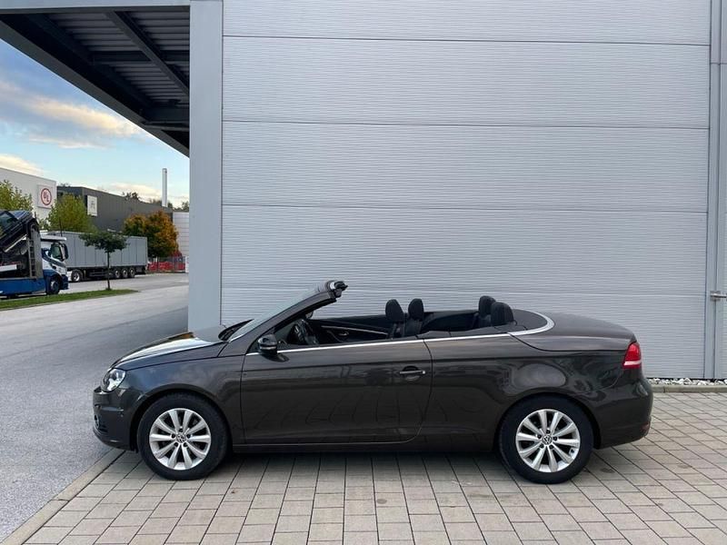 Braun Gebraucht 2012 VW Eos Cabrio | 10.999 € (Teuer) - Bild 1/4
