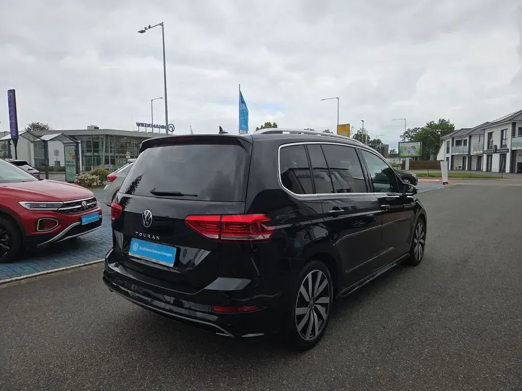 Gebraucht VW Touran Highline 150 PS (110 kW) 2022 Schwarz metallic Van / Kleinbus