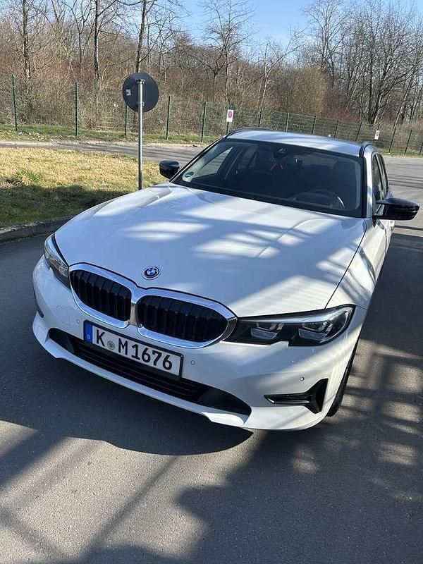 Gebraucht 2021 BMW 318 Luxury Line Kombi | 21.500 € (Fairer Preis) - Bild 1/4