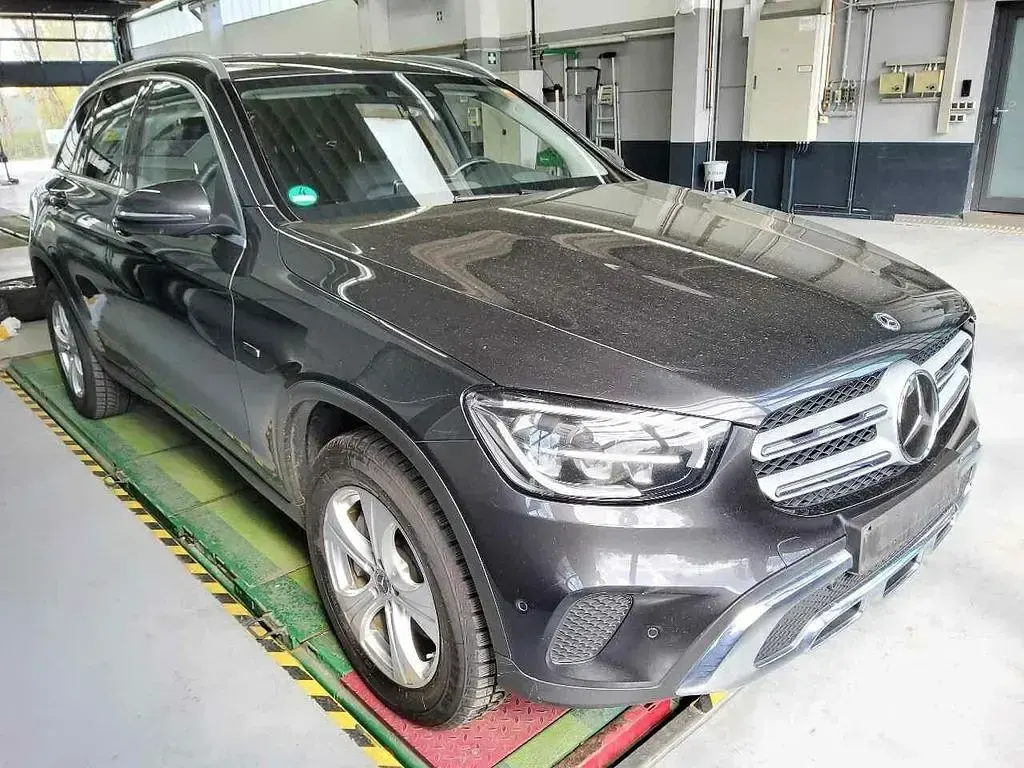 Gebraucht Mercedes GLC300de 194 PS (142 kW) 2021 Grau SUV