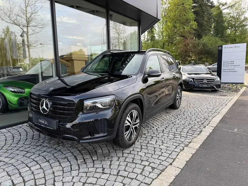 Gebraucht Mercedes GLB200 Night 150 PS (110 kW) 2025 Schwarz SUV