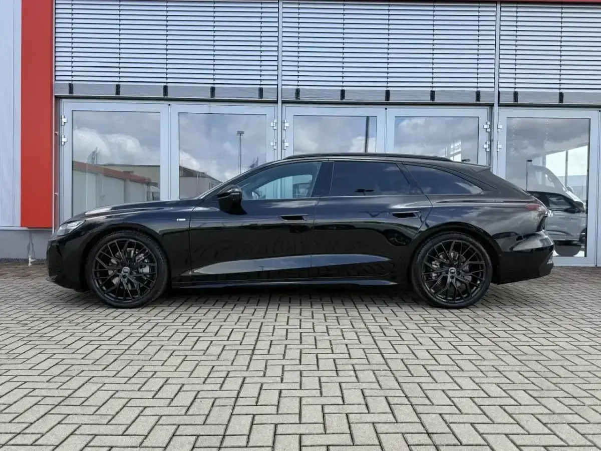 Neu Audi A6 Edition .1 299 PS (219 kW) 2026 Schwarz Kombi