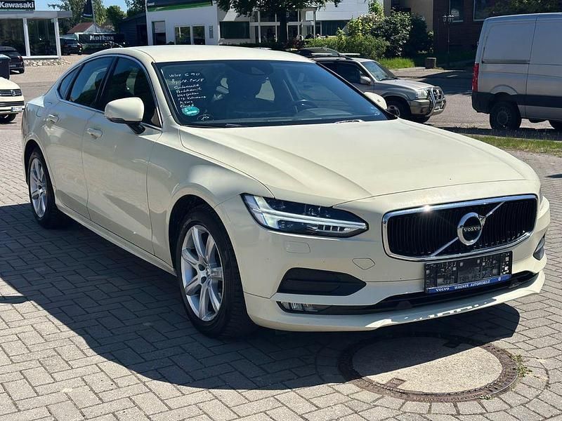 Schwarz Gebraucht 2018 Volvo S90 Momentum Limousine | 10.900 € (Fairer Preis) - Bild 1/4