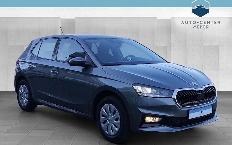 Grau Neu 2025 Skoda Fabia Essence Limousine | 22.170 € (Fairer Preis) - Bild 1/4