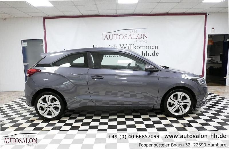 Gebraucht Hyundai i20 Style 101 PS (74 kW) 2016 Grau Coupé