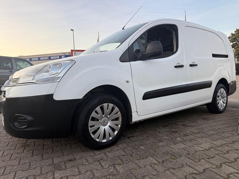 Weiß Gebraucht 2015 Citroën Berlingo Van / Kleinbus | 6.100 € (Etwas zu teuer) - Bild 1/4