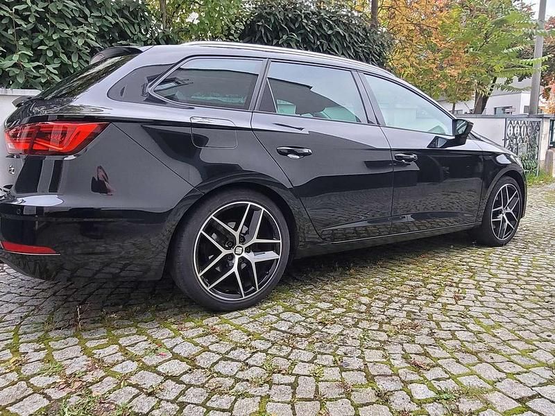 Schwarz Gebraucht 2019 Seat Leon ST FR Kombi | 18.300 € (Fairer Preis) - Bild 1/4