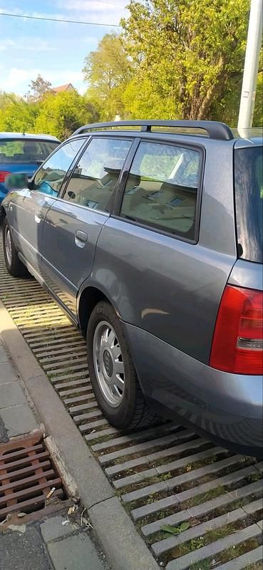 Second-hand Audi A4 105 CP (77 kW) 2000 Gri Break