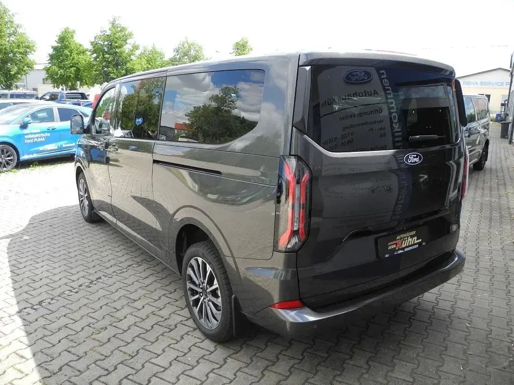Neu Ford Tourneo Titanium 170 PS (125 kW) 2026 Grau Van / Kleinbus