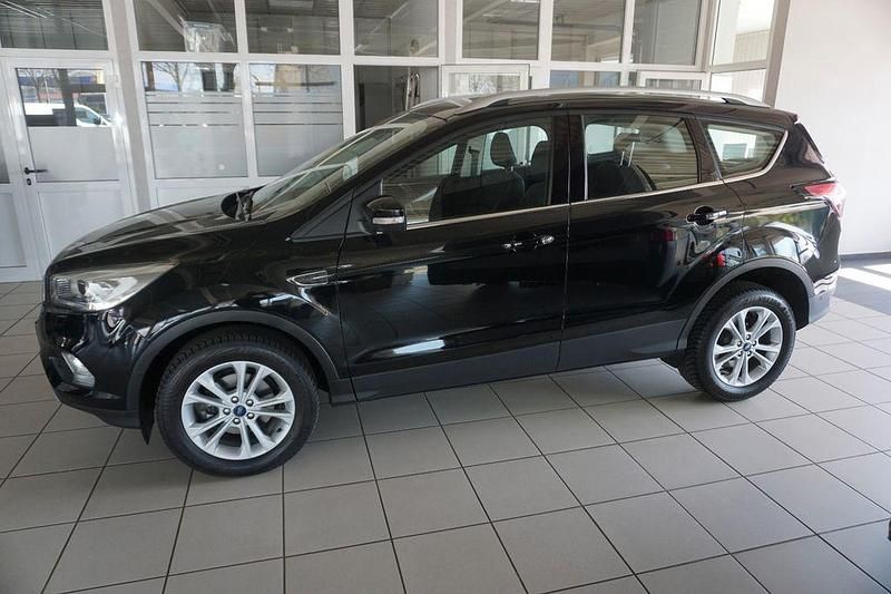 Gebraucht Ford Kuga Titanium 150 PS (110 kW) 2019 Schwarz SUV