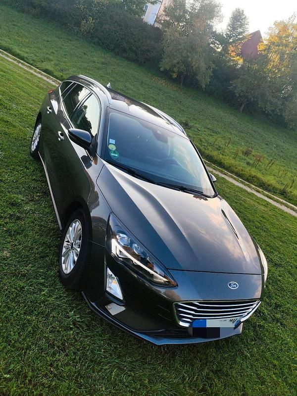 Grau Gebraucht 2020 Ford Focus Kombi | 16.900 € (Fairer Preis) - Bild 1/4