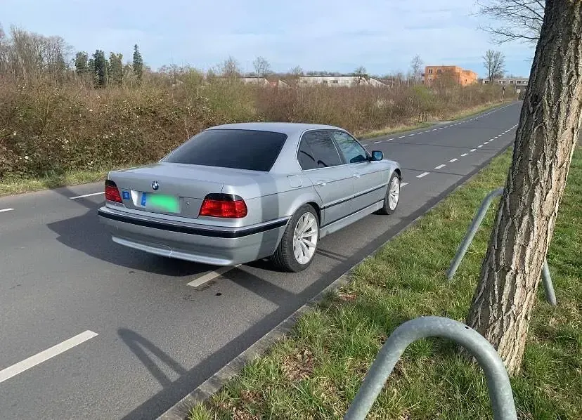 Second-hand BMW 730 218 CP (160 kW) 1995 Argintiu Berlinǎ