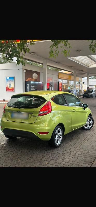 Gebraucht Ford Fiesta 95 PS (69 kW) 2010 Andere farben Kleinwagen