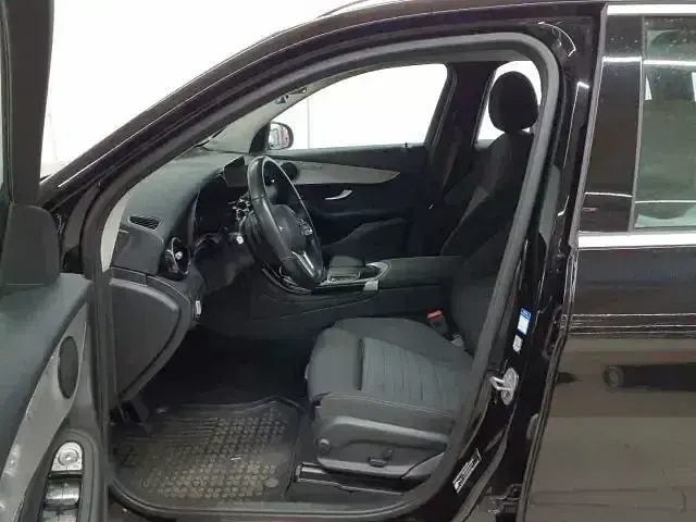 Używany Mercedes GLC220 2021 Czarny Sedan/Limuzyna
