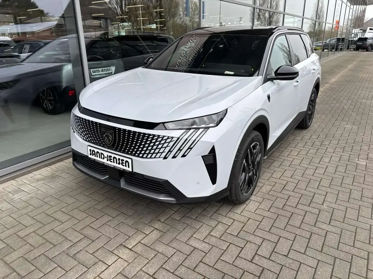 Neu Peugeot 5008 GTi 145 PS (106 kW) 2026 Okenit weiss metallic SUV