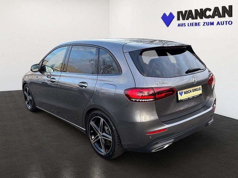 Gebraucht Mercedes B250 Progressive 224 PS (164 kW) 2022 Mountaingrau – met. Van / Kleinbus