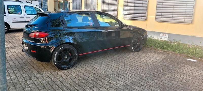 Schwarz Gebraucht 2006 Alfa Romeo 147 Kleinwagen | 1.400 € (Guter Preis) - Bild 1/4