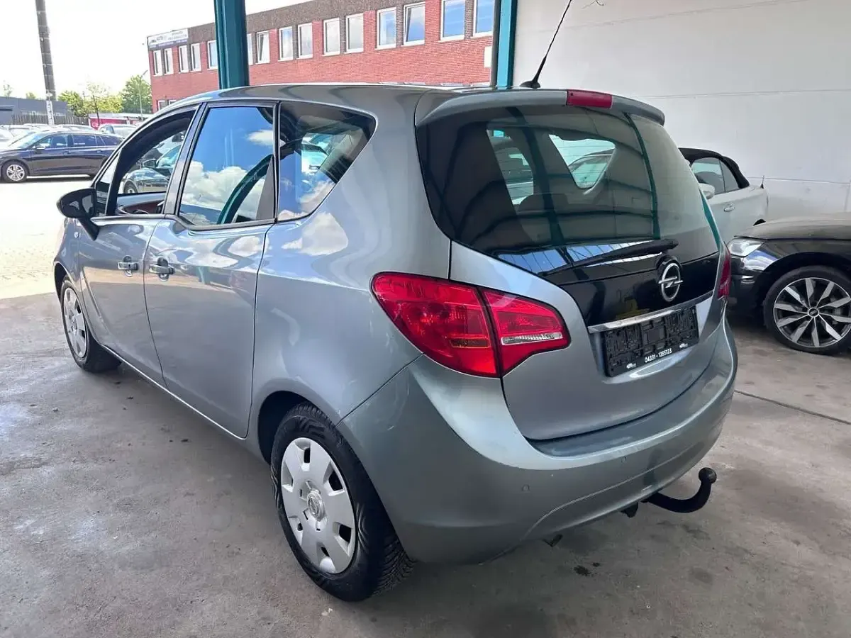 Gebraucht Opel Meriva Edition 101 PS (74 kW) 2010 Silbersee/silver lake Van / Kleinbus
