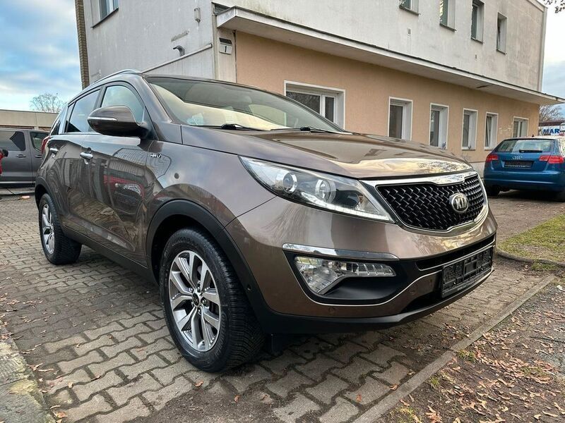 Beige Gebraucht 2015 Kia Sportage FIFA World Cup Edition SUV | 8.999 € (Fairer Preis) - Bild 1/4
