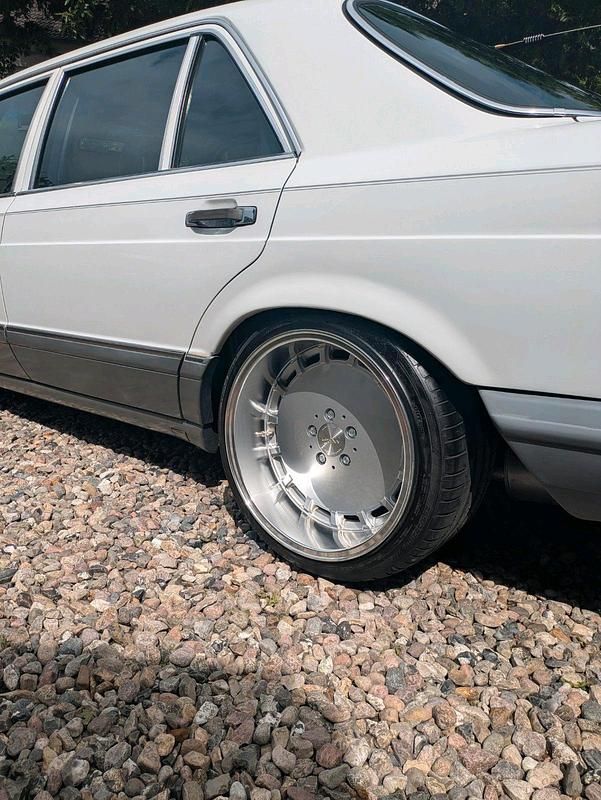 Gebraucht Mercedes 560 242 PS (177 kW) 1986 Weiß Limousine