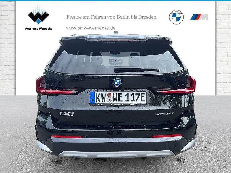 Gebraucht BMW iX1 xLine 230 kW (313 PS) 2025 Black sapphire metallic SUV