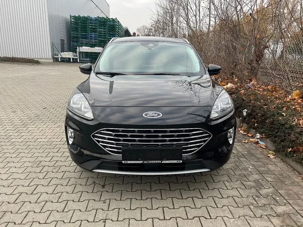 Usado Ford Kuga Titanium 225 HP (165 kW) 2022 Preto SUV