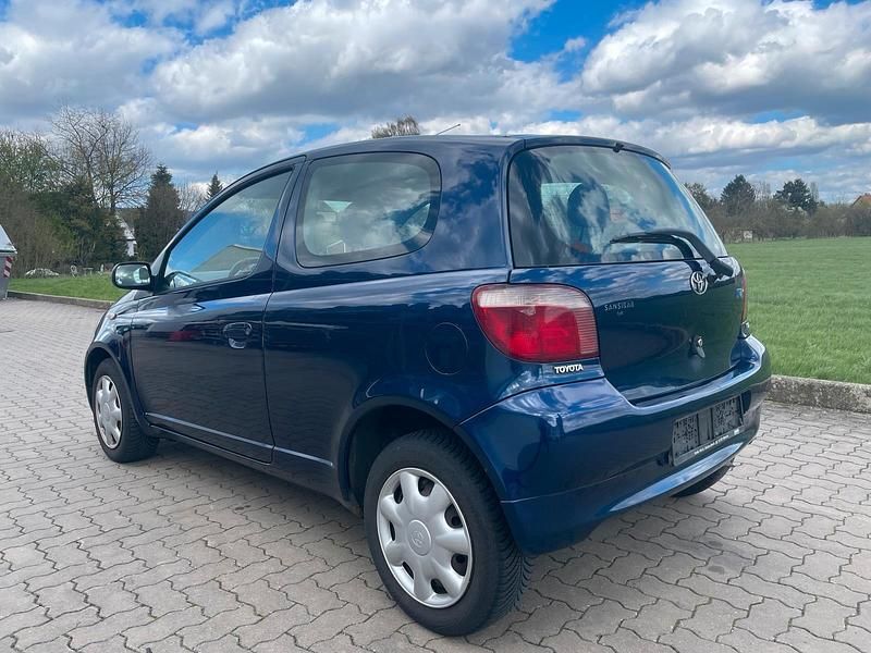 Gebraucht Toyota Yaris 68 PS (50 kW) 2003 Blau Kleinwagen
