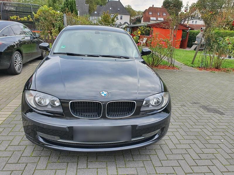 Gebraucht BMW 116 122 PS (89 kW) 2009 Schwarz Kleinwagen