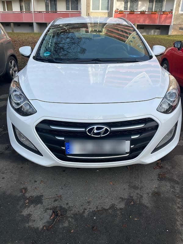 Gebraucht Hyundai i30 110 PS (80 kW) 2016 Weiß Kombi