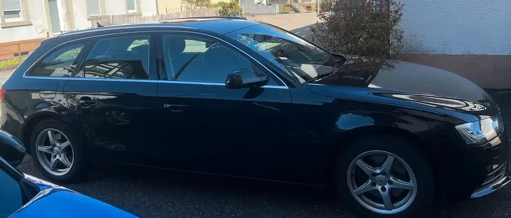 Używany Audi A4 Ambiente 150 KM (110 kW) 2014 Czarny Sedan/Limuzyna