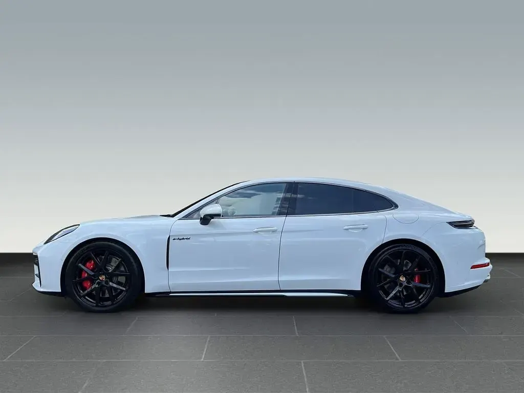 Gebraucht Porsche Panamera 544 PS (400 kW) 2024 Weiss Kleinwagen