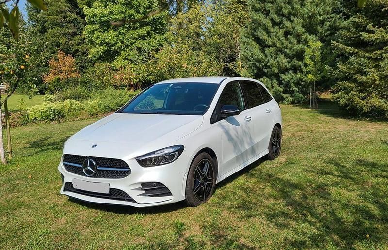Weiß Gebraucht 2023 Mercedes B250e AMG line Van / Kleinbus | 35.800 € (Fairer Preis) - Bild 1/4
