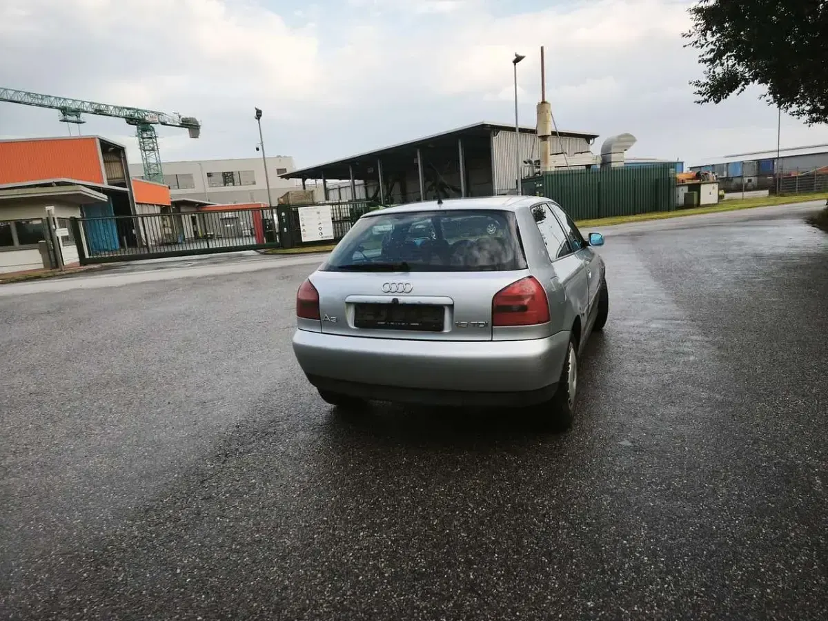 Gebraucht Audi A3 Attraction 90 PS (66 kW) 1999 Silber Kleinwagen