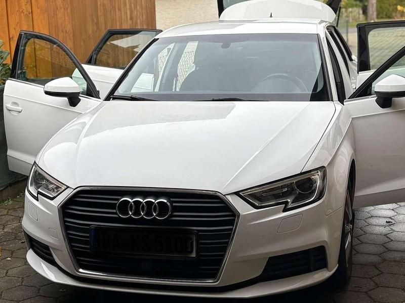 Weiß Gebraucht 2019 Audi A3 Basis Kleinwagen | 17.900 € (Fairer Preis) - Bild 1/4