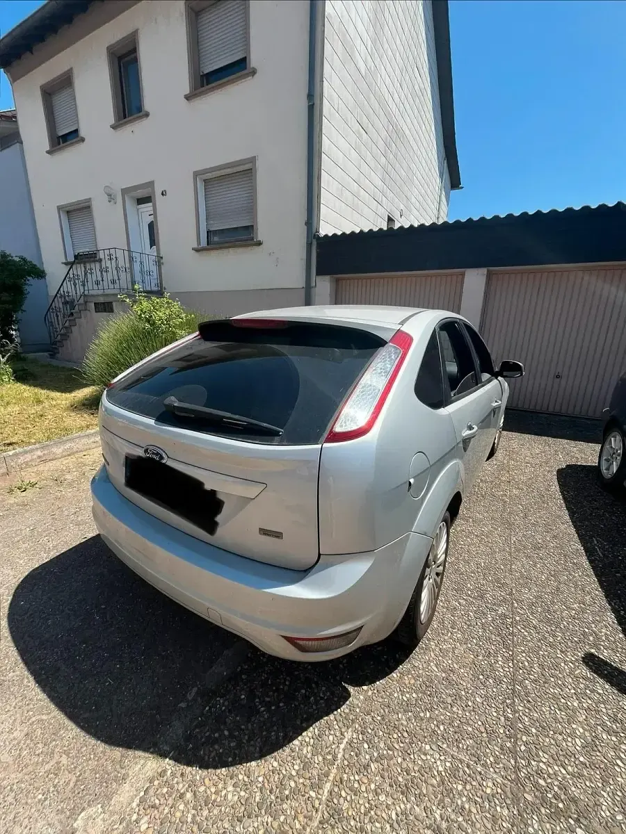 Gebraucht Ford Focus 101 PS (74 kW) 2008 Grau Kombi