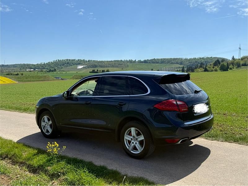 Second-hand Porsche Cayenne 245 CP (180 kW) 2011 Albastru SUV