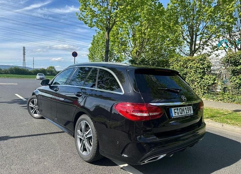 Schwarz Gebraucht 2017 Mercedes 220 AMG line Limousine | 17.990 € - Bild 1/4