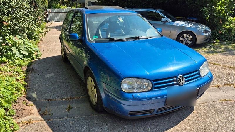 Blau Gebraucht 2000 VW Golf IV Limousine | 500 € (Superpreis) - Bild 1/4
