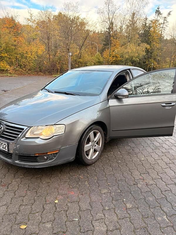 Grau Gebraucht 2008 VW Passat Limousine | 2.600 € (Guter Preis) - Bild 1/4