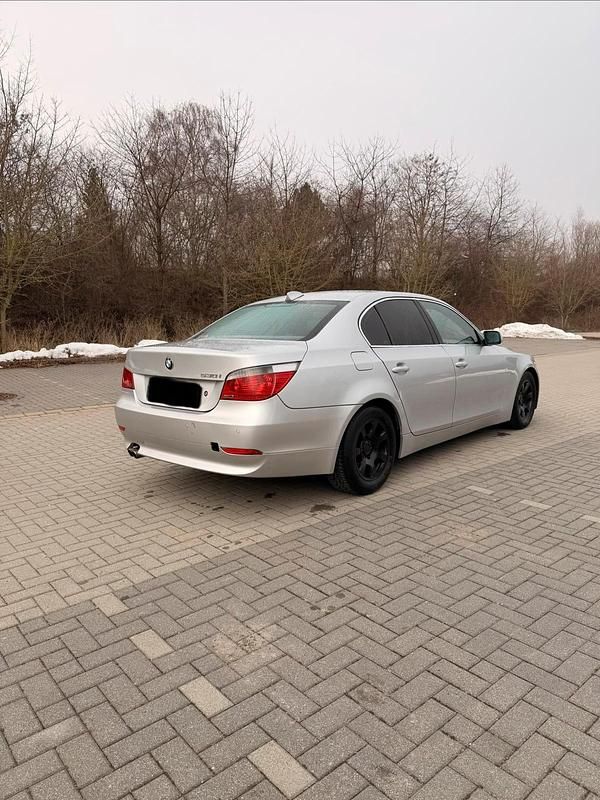 Gebraucht BMW 530 231 PS (169 kW) 2003 Silber Limousine