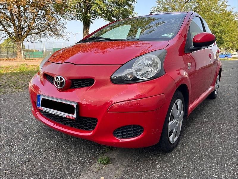 Rot Gebraucht 2009 Toyota Aygo Cool Kleinwagen | 2.900 € (Fairer Preis) - Bild 1/4