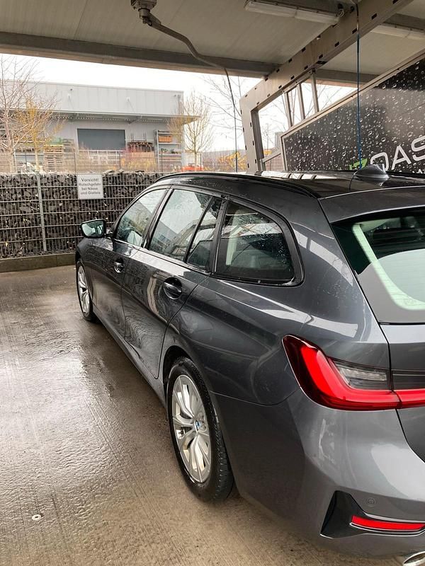 Gebraucht BMW 320 Advantage 190 PS (139 kW) 2022 Grau Kombi