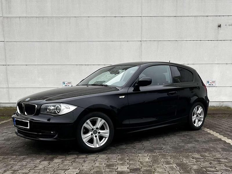 Schwarz Gebraucht 2009 BMW 118 Lifestyle Kleinwagen | 5.399 € (Etwas zu teuer) - Bild 1/4