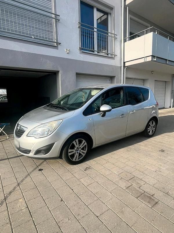 Gebraucht Opel Meriva 116 PS (85 kW) 2010 Silber Van / Kleinbus