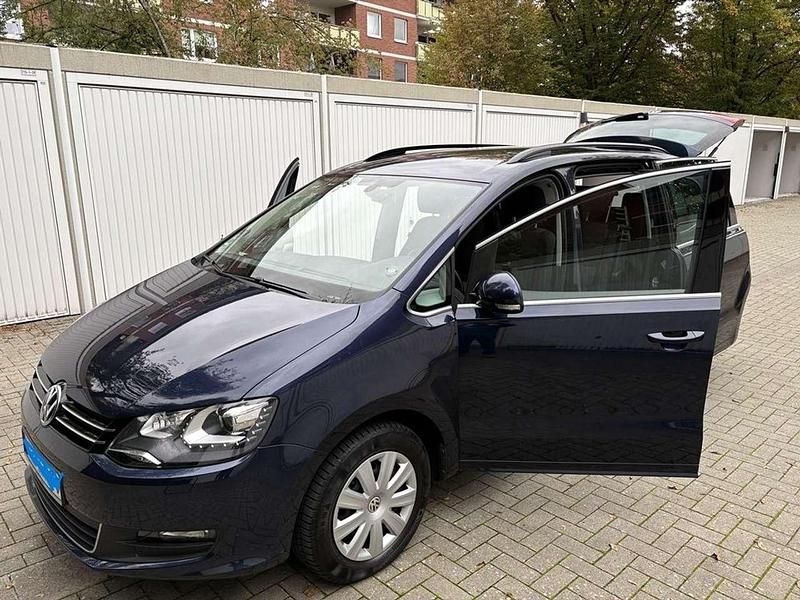 Gebraucht VW Sharan Comfortline 140 PS (102 kW) 2014 Blau Van / Kleinbus