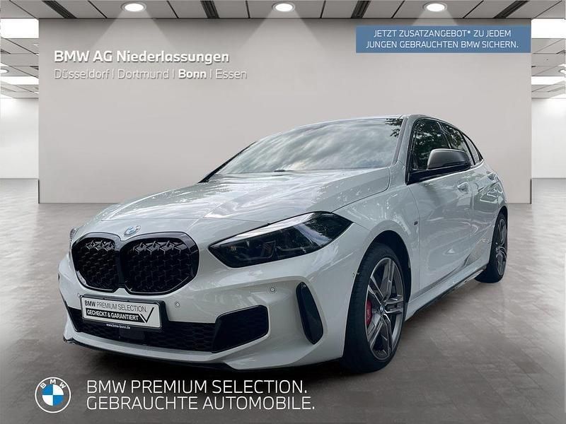 Weiß Gebraucht 2024 BMW M135 Comfort Edition Kleinwagen | 40.999 € (Fairer Preis) - Bild 1/2