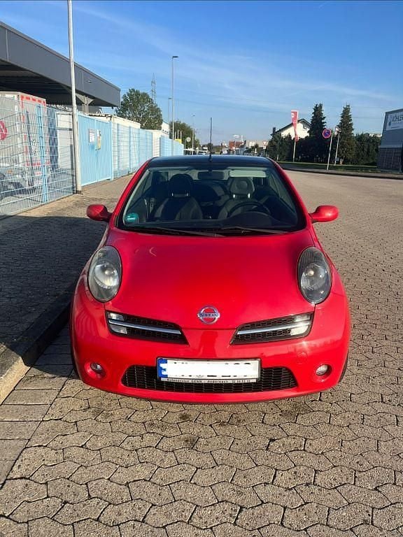 Rot Gebraucht 2006 Nissan Micra C+C Premium Edition Cabrio | 2.200 € (Guter Preis) - Bild 1/4