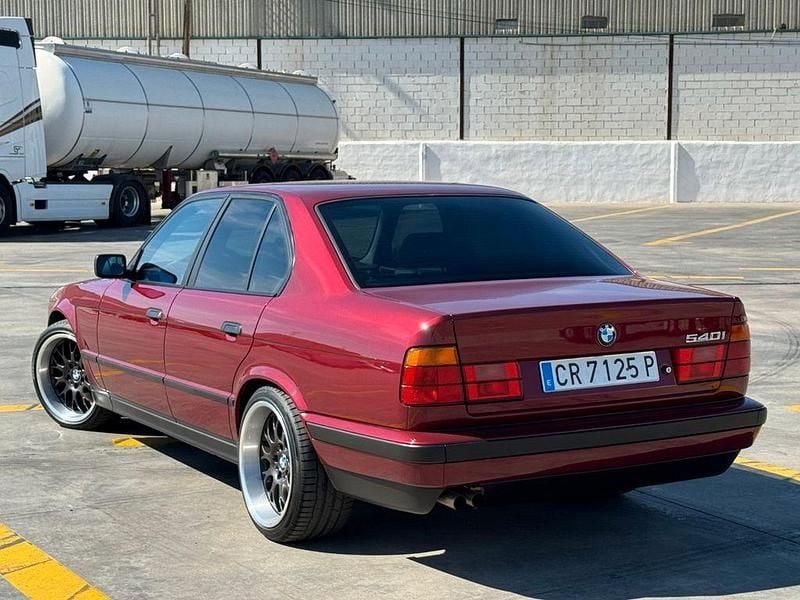 Gebraucht BMW 540 286 PS (210 kW) 1993 Rot Limousine