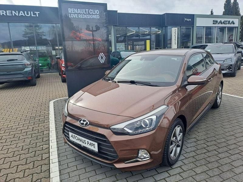 Gebraucht Hyundai i20 Trend 101 PS (74 kW) 2015 Braun Coupé